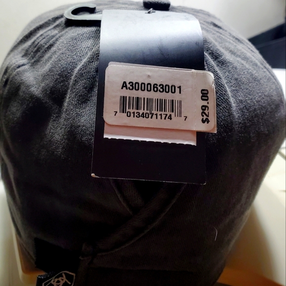 Ariat lepard shield. Women pony tail softball style hat. - Picture 5 of 12